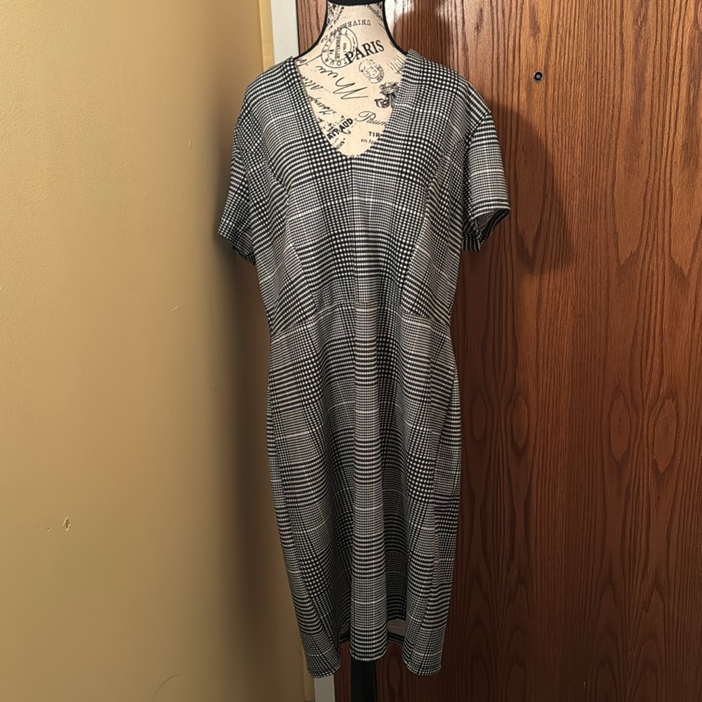 Ashley Stewart black and white dress